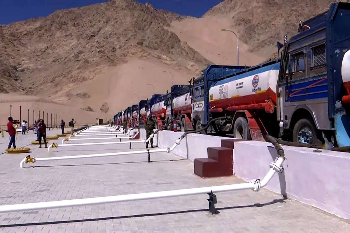 रूसी तेल पर प्रतिबंध से घटेगी सरकारी कंपनियों की कमाई, सस्ता क्रूड भी नहीं बढ़ा पाएगा मुनाफा