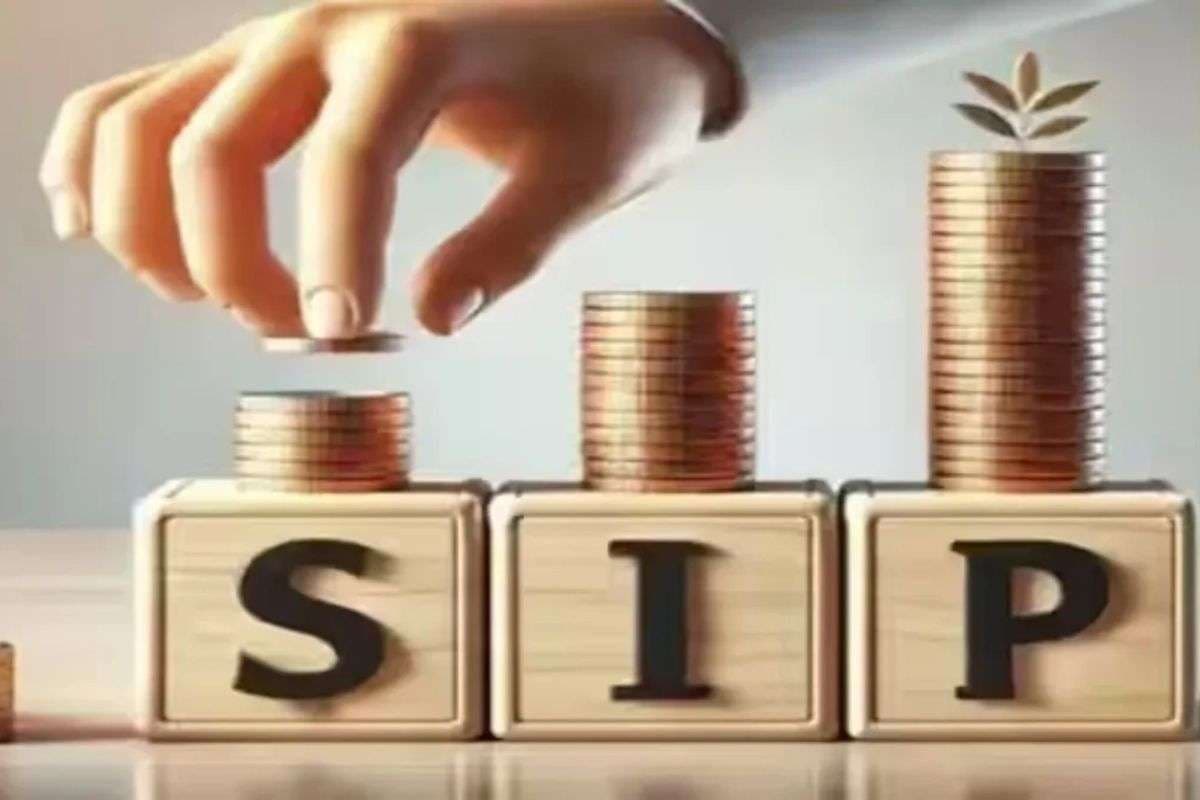 रोज 100 रुपये की SIP से बन सकते हैं करोड़पति! जानें कितने साल में पूरा होगा सपना