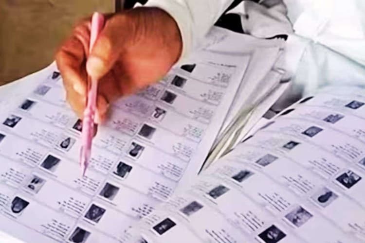 कोलकाता के रेड-लाइट इलाकों में यौनकर्मियों के लिए एसआईआर शिविर का आयोजन