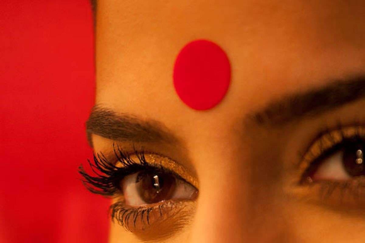 Bindi Health Benefits: рд╕рд┐рд░реНрдл рдЪреЗрд╣рд░реЗ рдХреА рдЦреВрдмрд╕реВрд░рддреА рдирд╣реАрдВ рдмрд┐рдВрджреА рдореЗрдВ рдЫрд┐рдкрд╛ рд╣реИ рд╕реЗрд╣рдд рдХрд╛ рд░рд╛рдЬ
