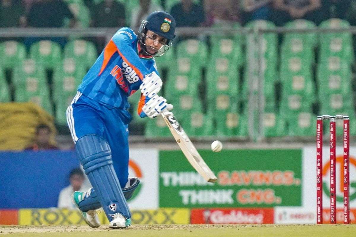 Smriti Mandhana ने 10000 इंटरनेशनल रन पूरा कर लिए. Smriti Mandhana ने 10000 इंटरनेशनल रन पूरा कर लिए.