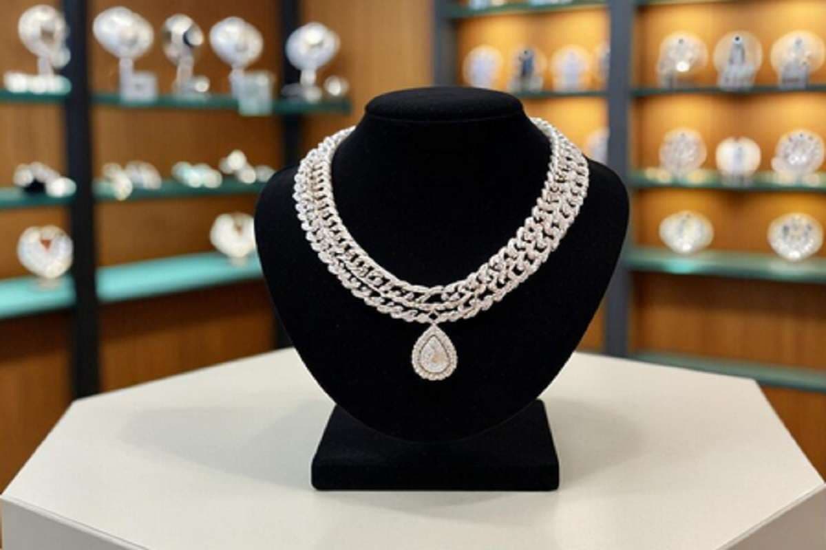 Sona Chandi Bhav: 2.27 लाख के नए शिखर पर पहुंची चांदी, रिकॉर्ड से फिसल गया सोना