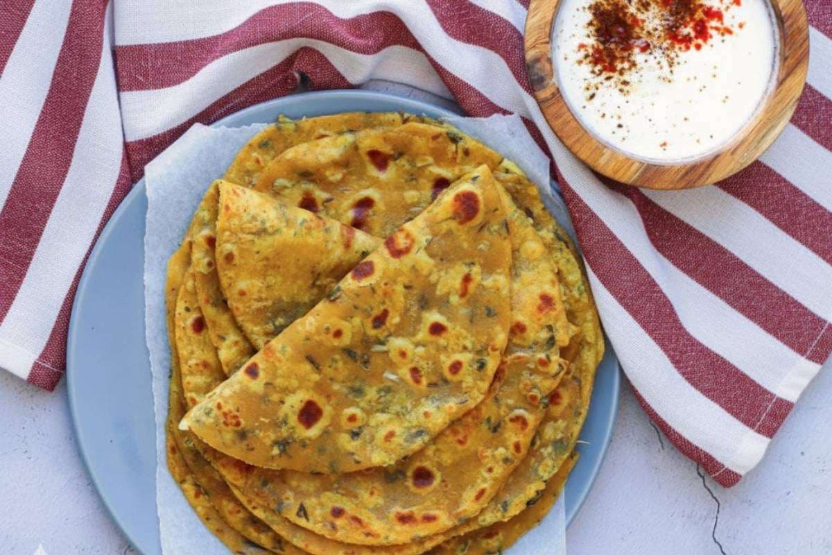 Palak Thepla Recipe: मिनटों में बनाएं गुजरातियों का फेवरेट पालक थेपला