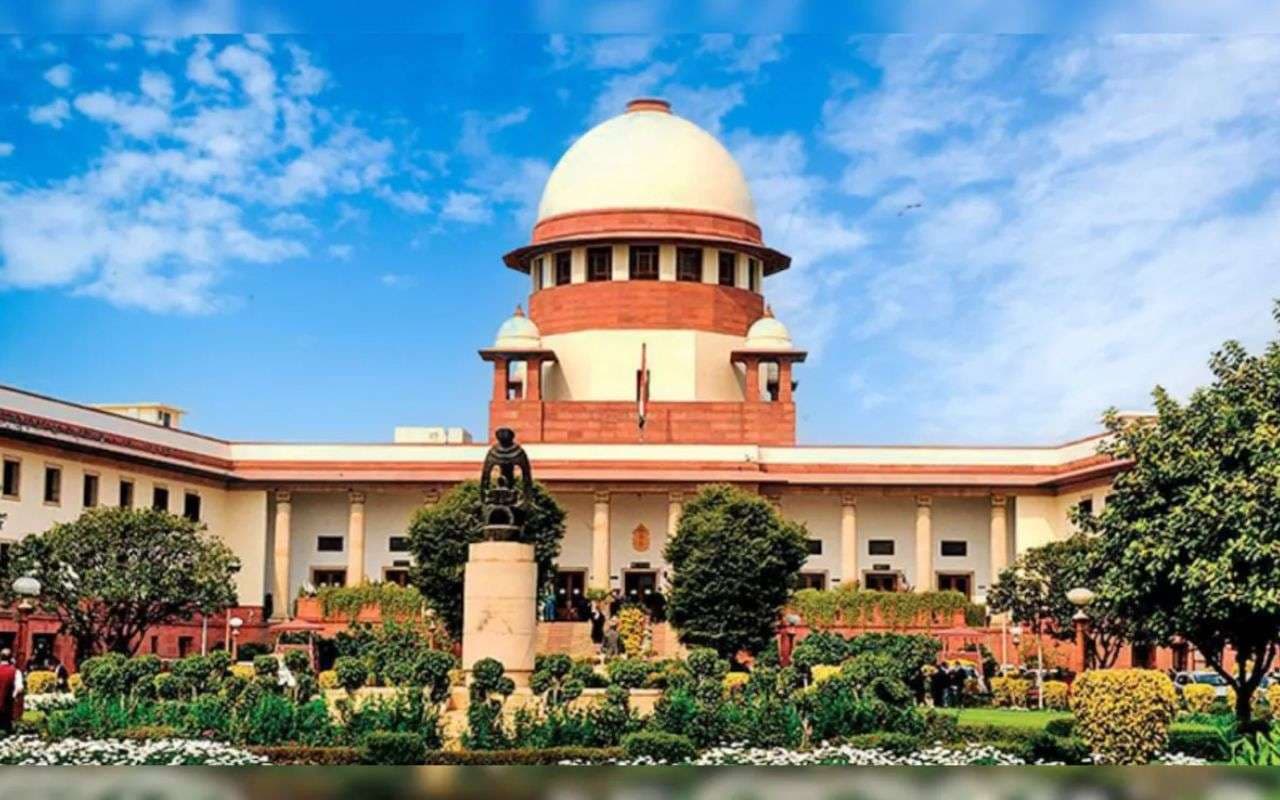 Supreme Court Aravalli Hearing: अरावली रेंज पर सुप्रीम कोर्ट ने अपने ही फैसले पर लगाई रोक, केंद्र को जारी किया नोटिस