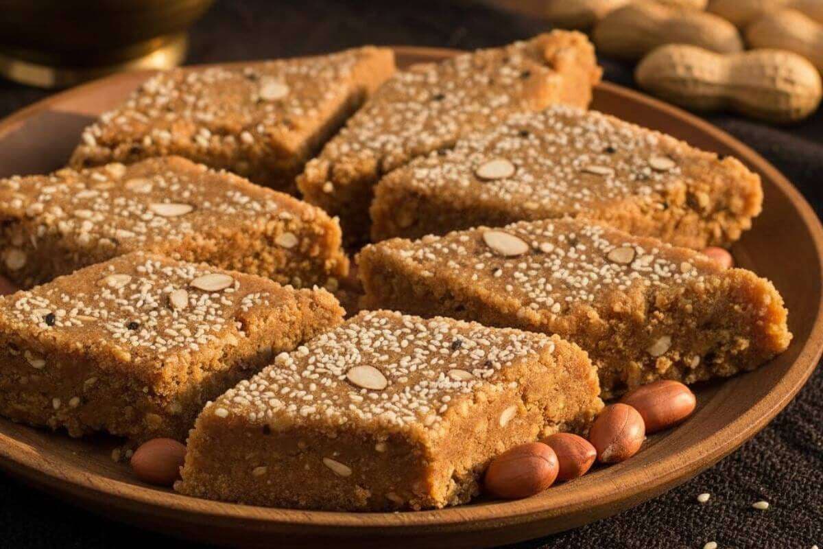 Til-Moongfali Ki Barfi: ठंड के दिनों में झटपट बनाएं तिल-मूंगफली की बर्फी, स्वाद ऐसा जो दिल जीत ले