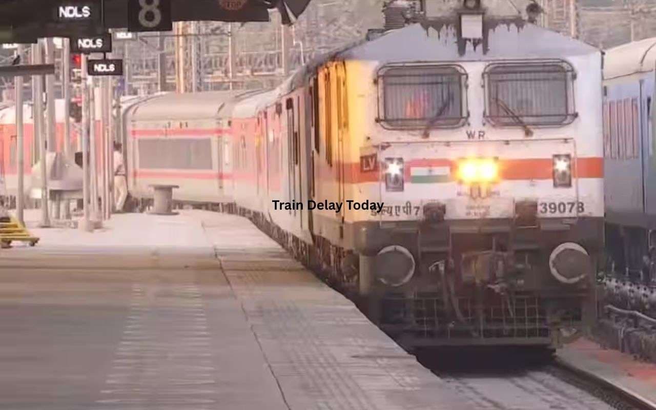 Train Delay Today: रेलवे पर कोहरे की मार, 100 से अधिक ट्रेनें लेट, तेजस और हमसफर एक्सप्रेस प्रभावित