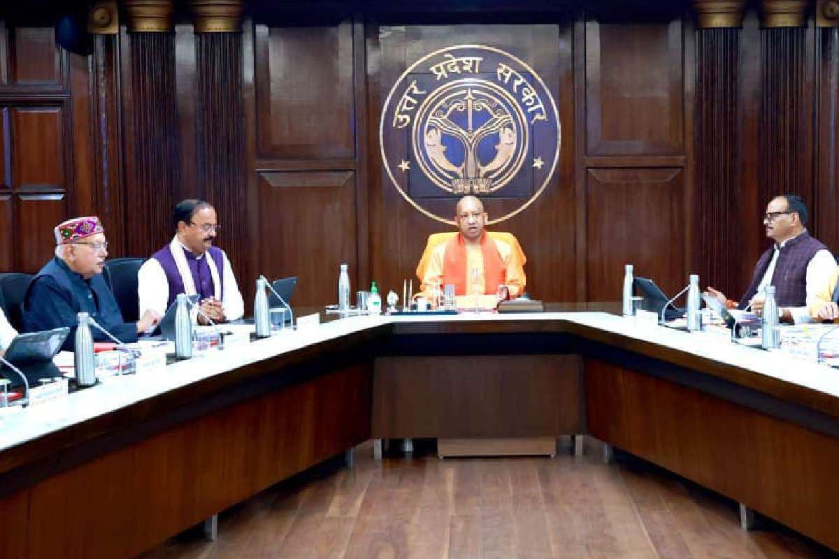 UP Cabinet Meeting: अयोध्या में विश्व-स्तरीय मंदिर संग्रहालय को मंजूरी, स्वास्थ्य, निवेश व सामाजिक कल्याण पर भी बड़े निर्णय