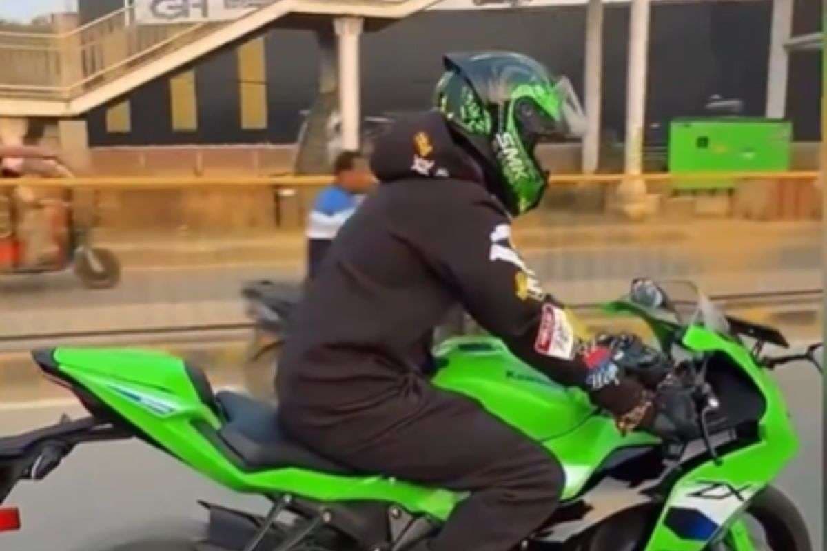 VIDEO: पटना की सड़कों पर सुपरबाइक से धूम मचाते दिखे तेज प्रताप यादव, देखें वीडियो 