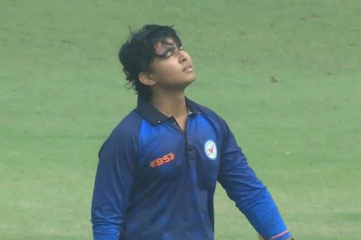 Vaibhav Suryavanshi Century: वैभव सूर्यवंशी ने की बाउंड्री की बरसात, शतक जड़कर रचा इतिहास, देखें Video