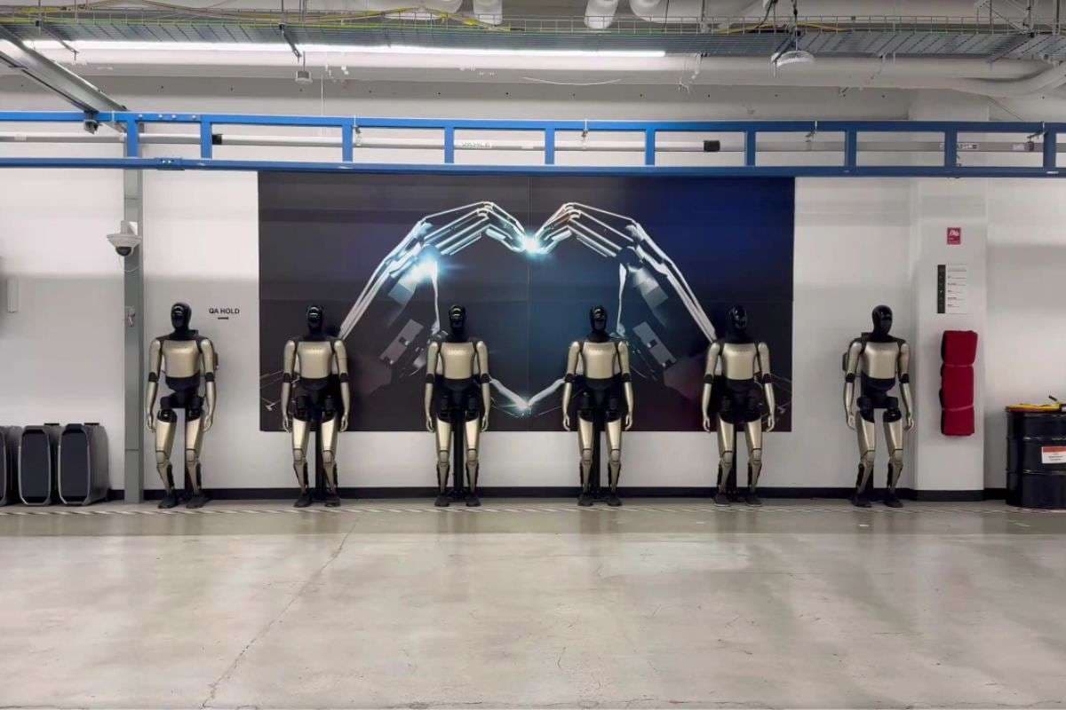 Viral Video: Elon Musk के रोबोट का नया कारनामा, इंसानों की तरह दौड़ता दिखा Optimus, देखें वीडियो