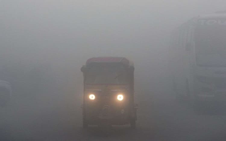 और गिरा तापमान, क्रिसमस के बाद ठंड होगी प्रचंड, कोहरे से विमान सेवा प्रभावित