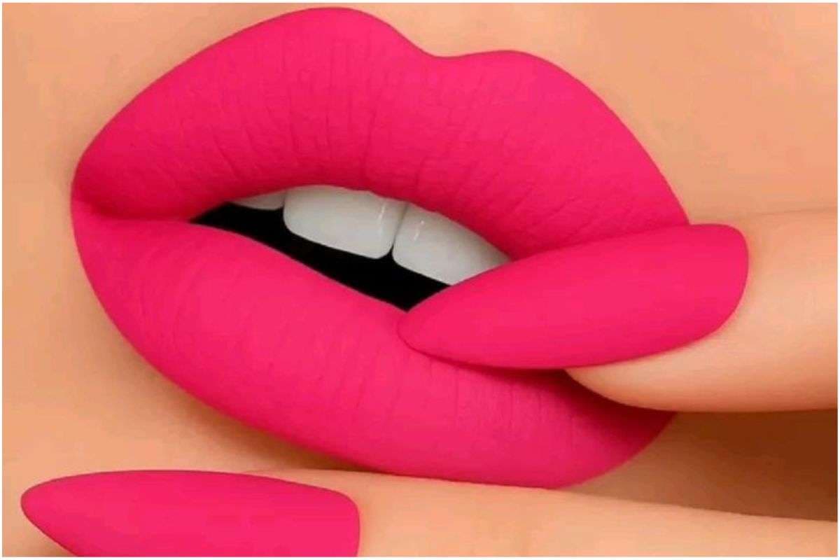 Lipstick Hacks: 5 वायरल और आसान ट्रिक्स जो आपकी लिपस्टिक को देंगी लॉन्ग-लास्टिंग फिनिश