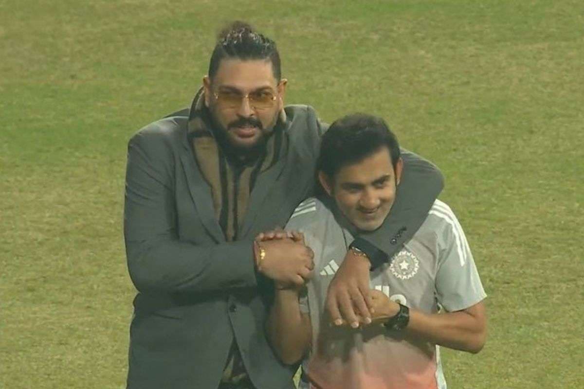 युवराज सिंह ने गौतम गंभीर को पीछे से दबोचा, मैच से पहले का फनी मोमेंट हुआ वायरल