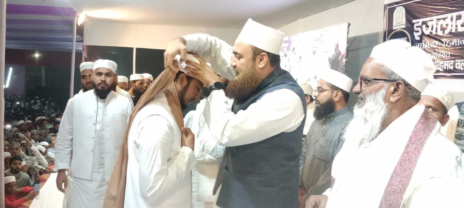 27 उलेमा, 48 हाफ़िज़-ए-क़ुरान व पत्रकारिता विभाग के छह छात्रों को मिला दस्तार व प्रमाण पत्र