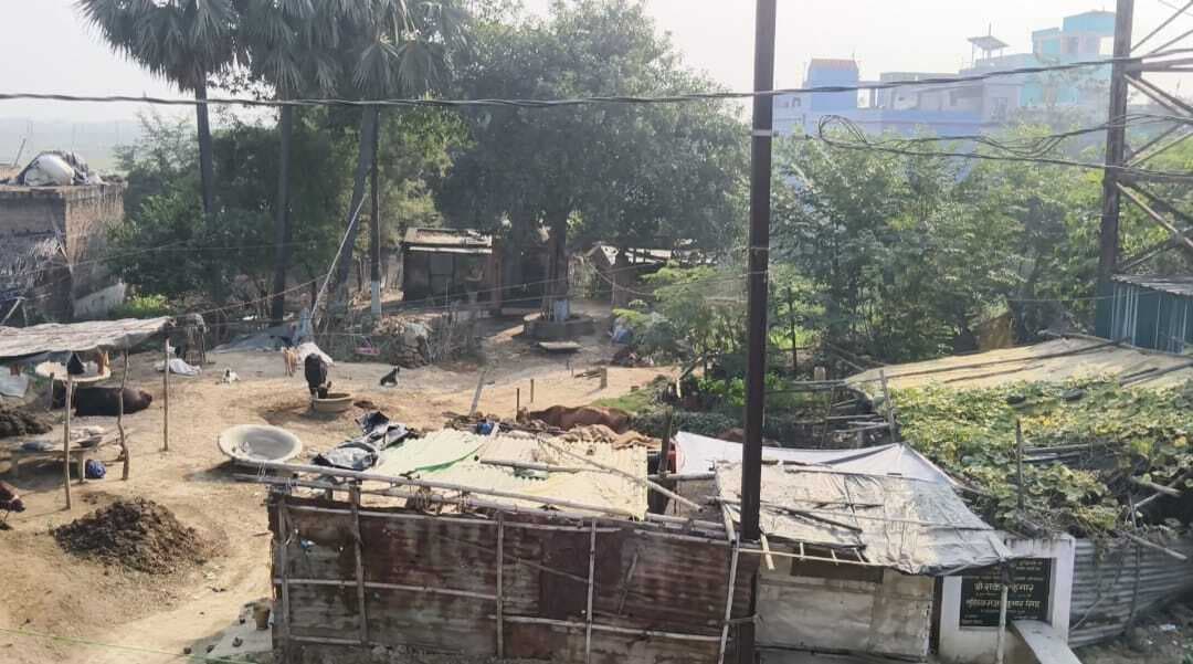 पंचायत सरकार भवन की जमीन पर अतिक्रमण, छह वर्षों से निर्माण कार्य अधर में