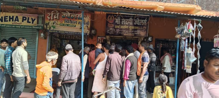 sasaram news : ज्वेलरी दुकान में सेंधमारी कर ढाई लाख के जेवर व बर्तन की चोरी