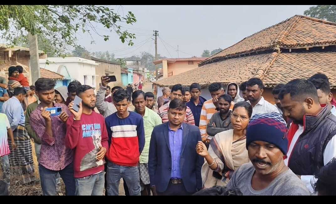 Seraikela Kharsawan News : मधुपुर में प्रस्तावित कचरा प्लांट के विरोध में ग्रामीण एकजुट