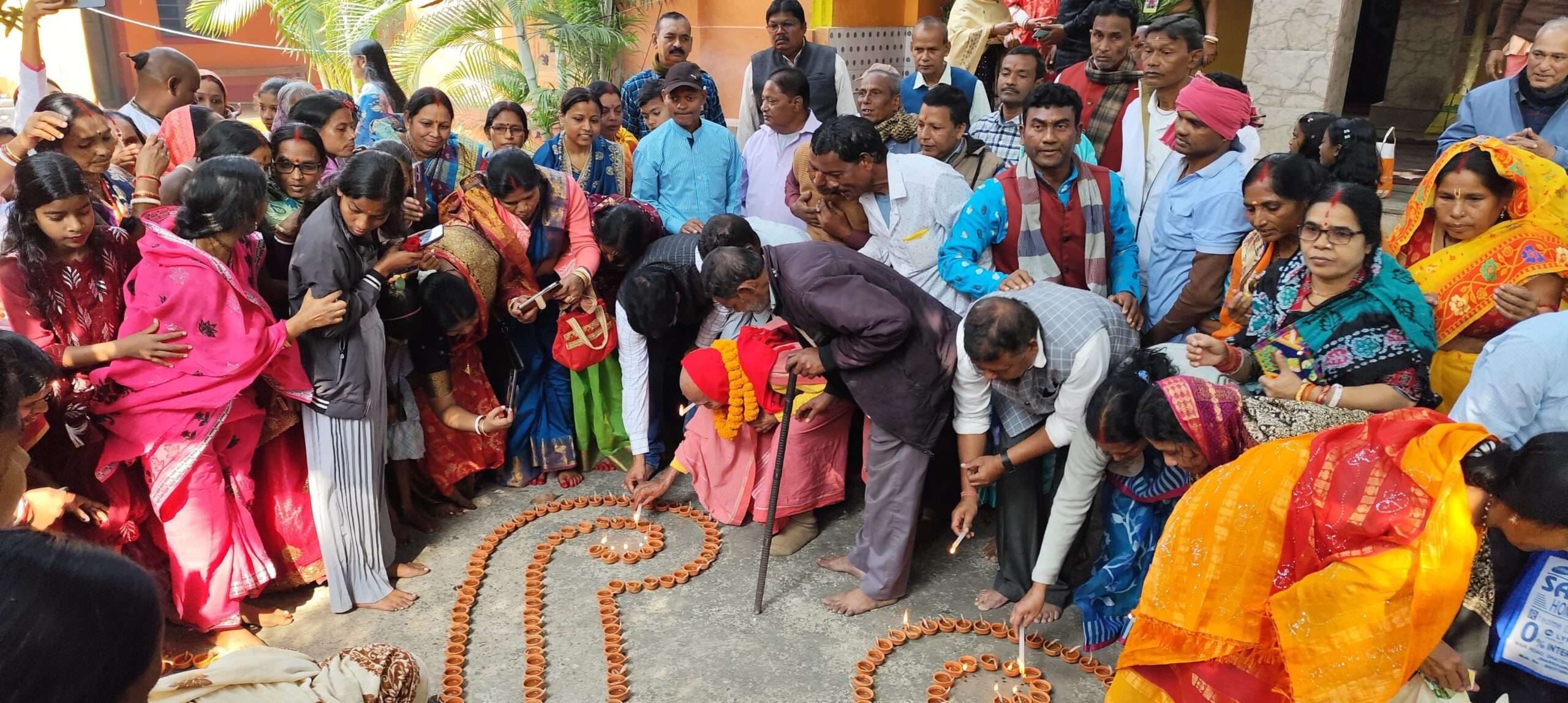 East Singhbhum News : रंकिणी मंदिर के पुजारी बाबाजी का 110वां जन्मदिन मना, जले 1501 दीप