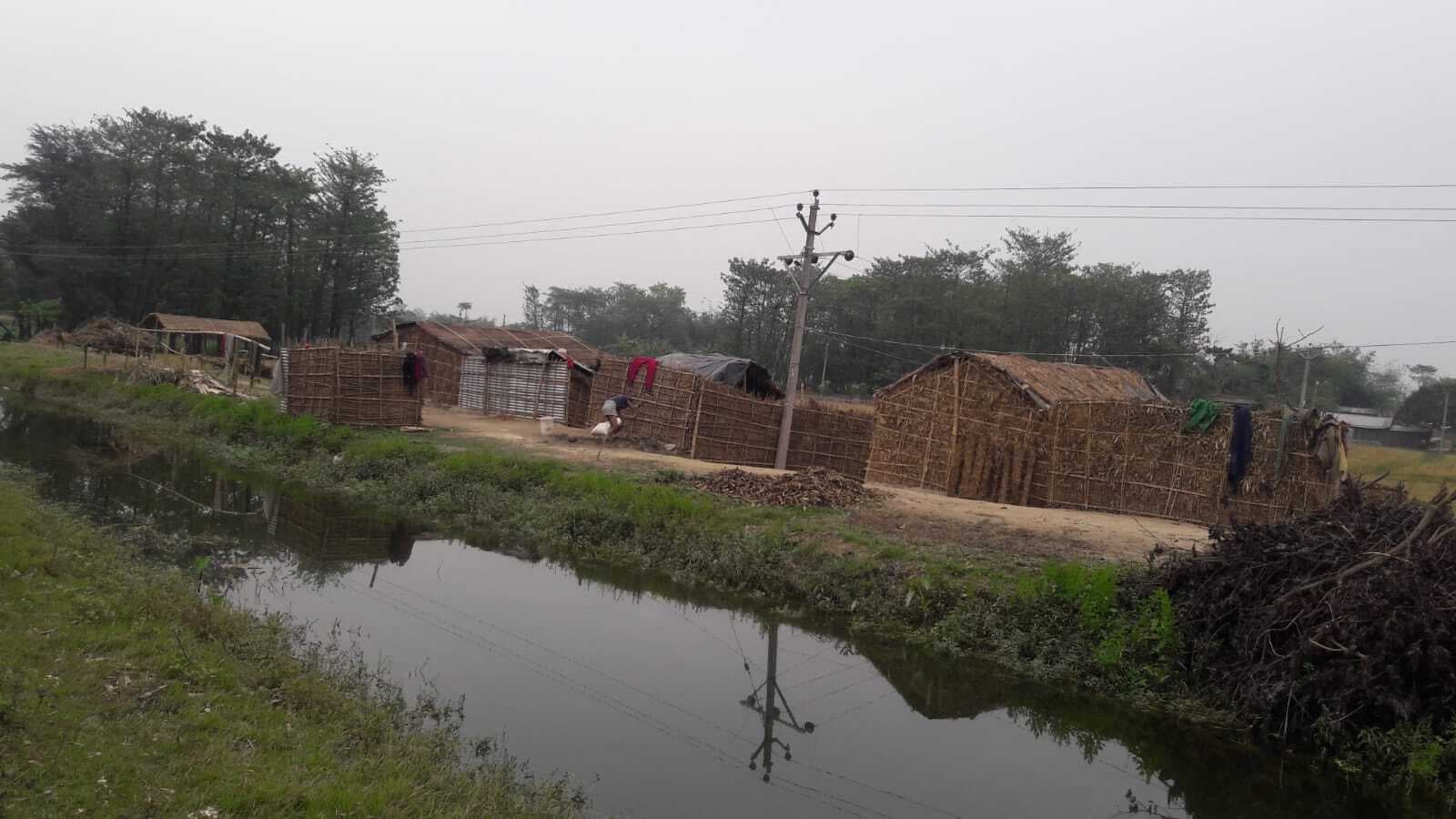 अतिक्रमण के आगे बेबस ग्रामीण, मूकदर्शक बना है प्रशासन