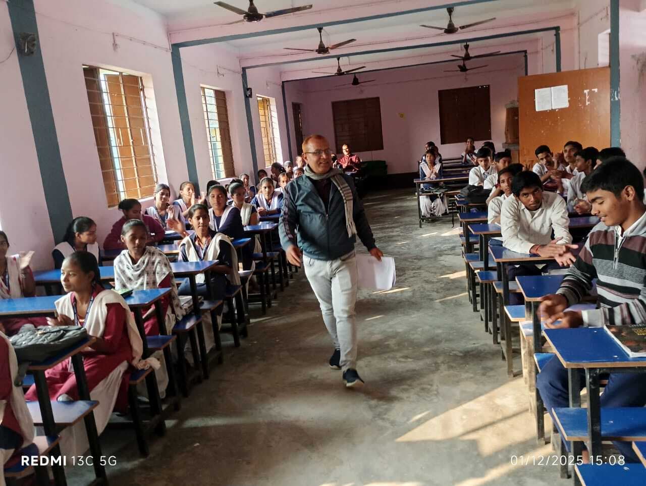 छात्रों को गीता के आदर्शों को जीवन में अपनाने की दी प्रेरणा