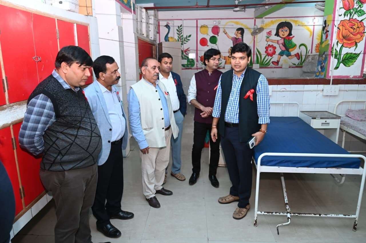 डीसी ने सदर अस्पताल का किया औचक निरीक्षण
