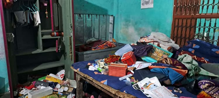 घर से नकदी सहित जेवरात की चोरी, जांच में जुटी पुलिस