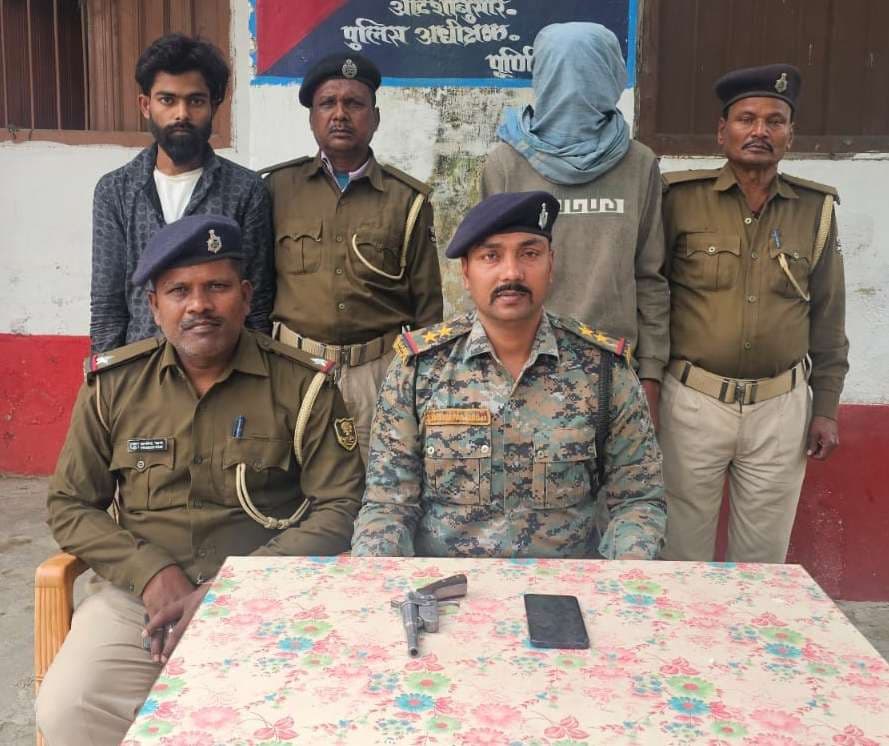 देसी कट्टा के साथ युवक गिरफ्तार, निशानदेही पर सप्लायर किशोर को भी दबोचा