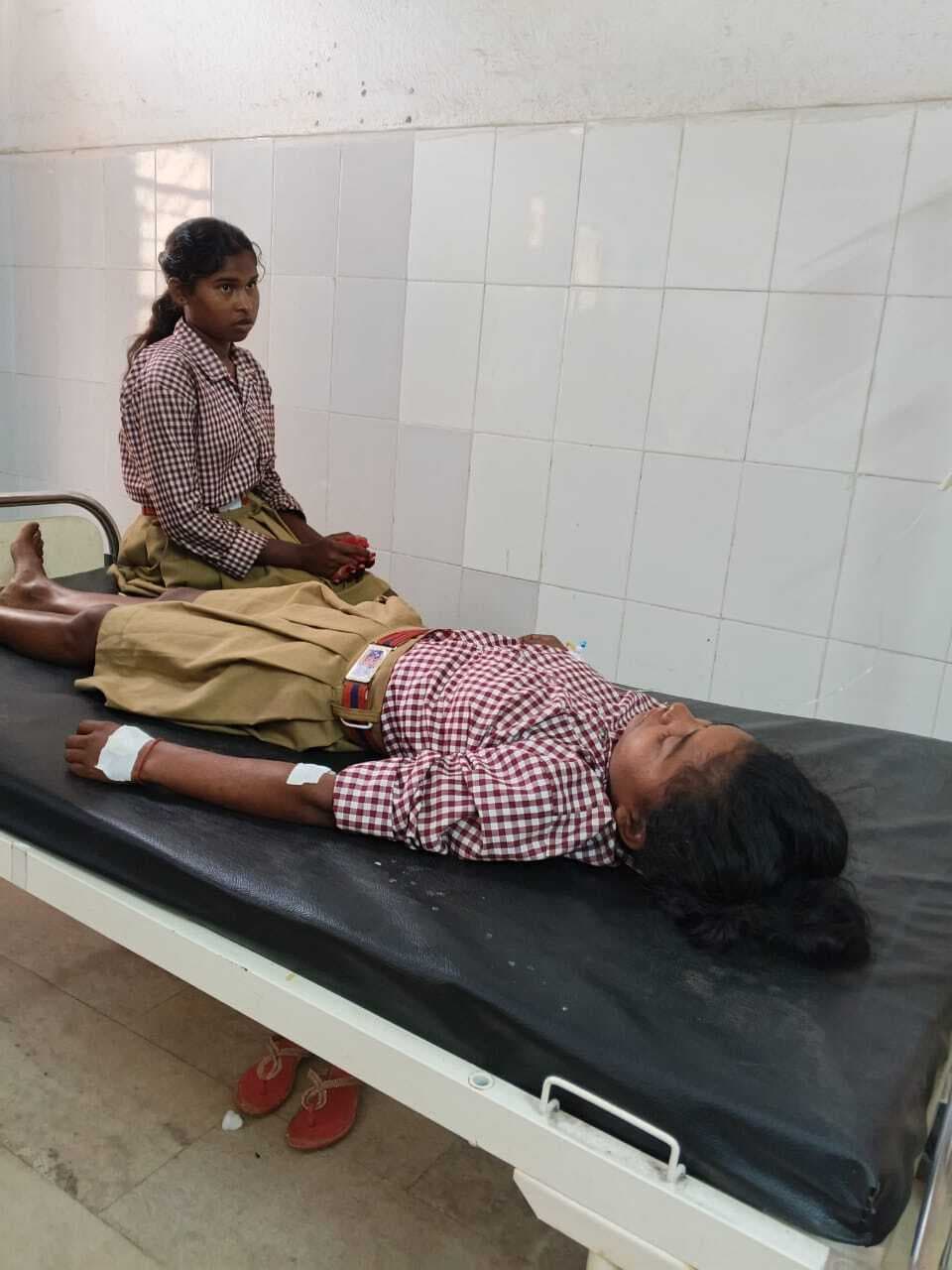 गर्ल्स स्कूल में बेहोश हुई छात्रा, हालत नाजुक, दुमका रेफर