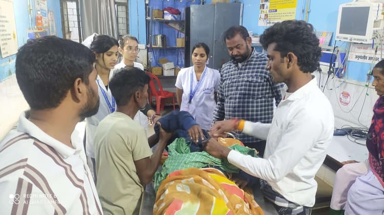 बाइक से गिरकर महिला घायल