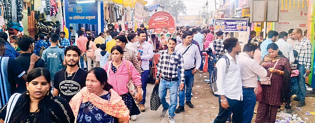 Saran News : एक दिन में पहुंच रहे 80 हजार लोग भीड़ को कंट्रोल करना हुआ मुश्किल