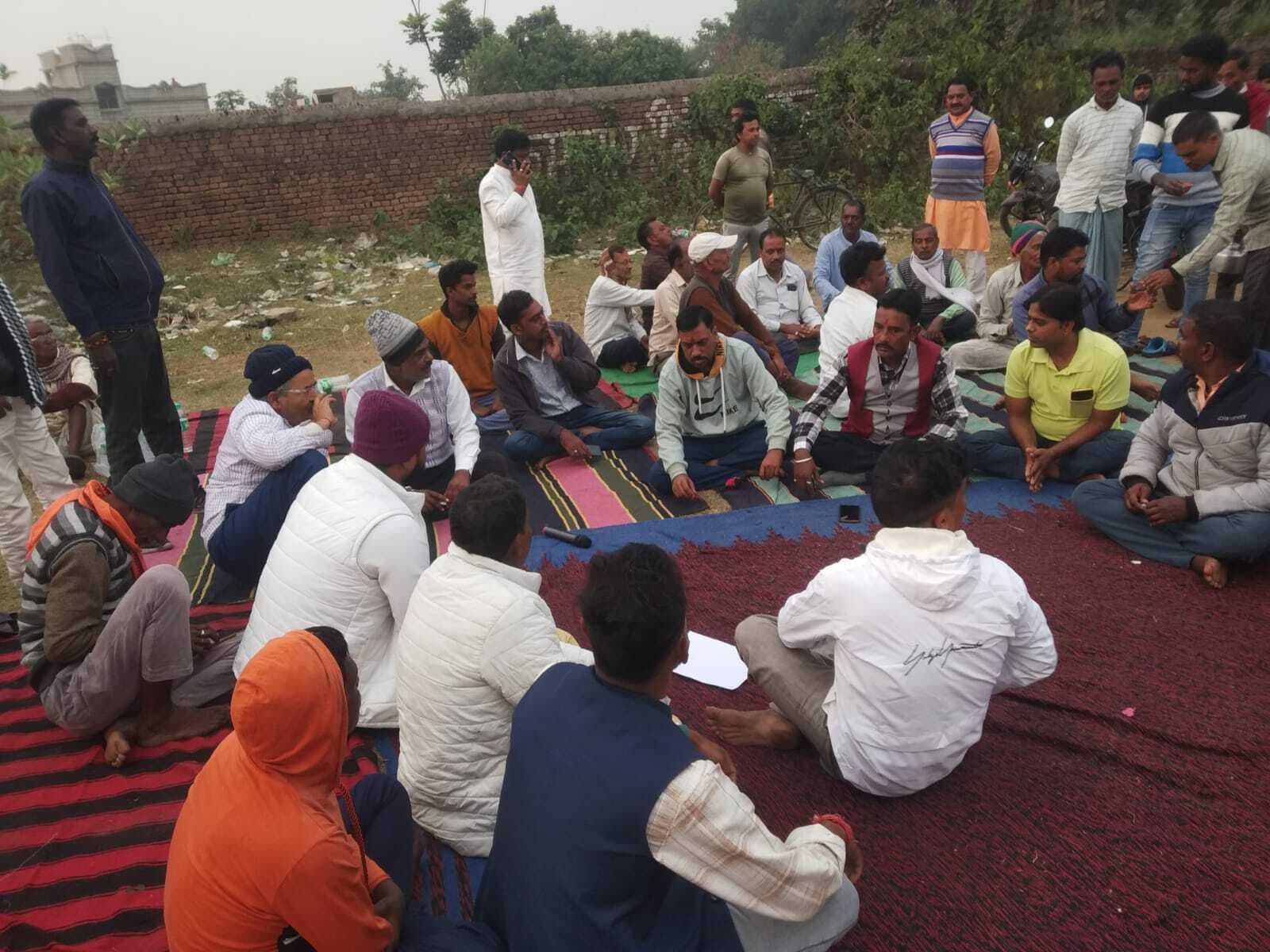 मुखिया ने ग्रामीणों के साथ की बैठक