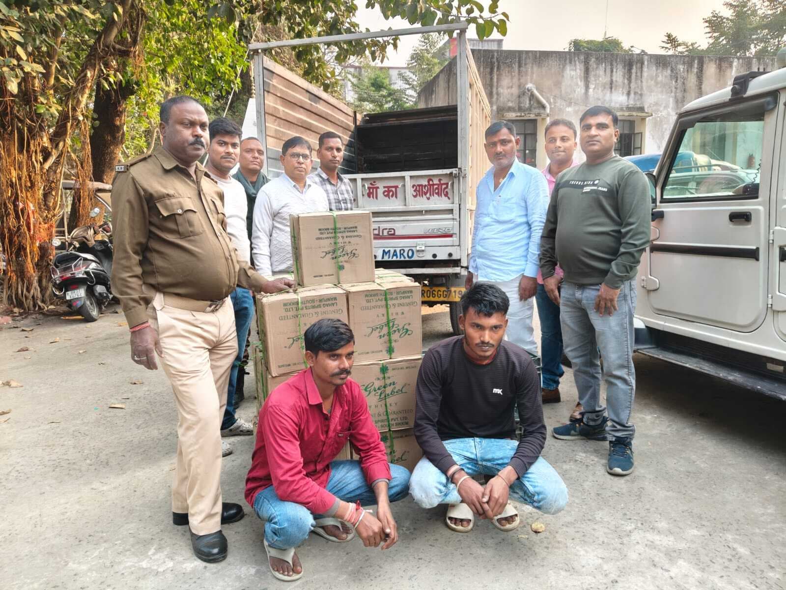 225 लीटर विदेशी शराब के साथ दो गिरफ्तार