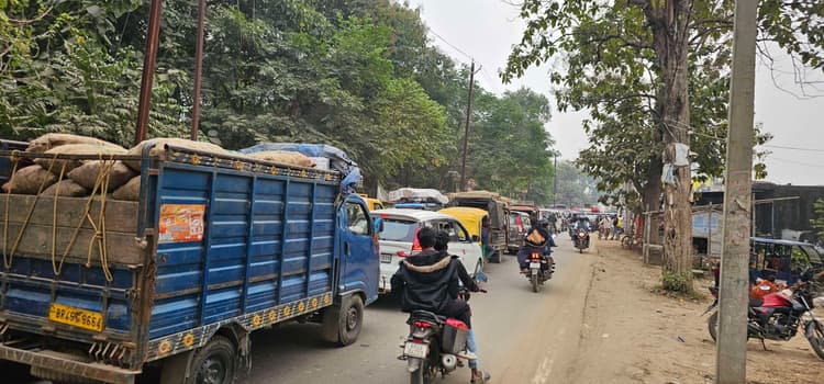 खैरा बाजार में लगा भीषण जाम, करीब ढाई घंटे तक ठप रही आवाजाही
