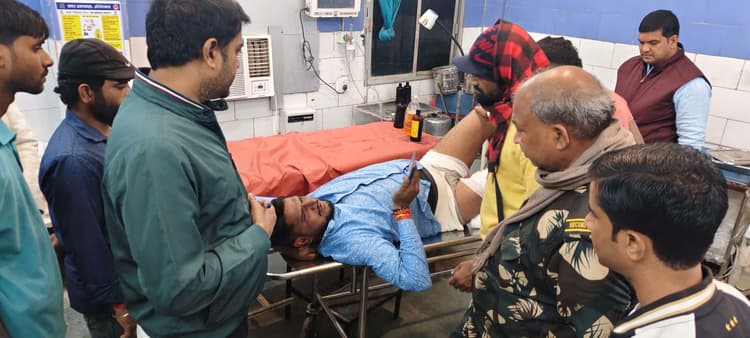 युवक को गोली मारकर किया जख्मी, सदर अस्पताल में इलाजरत