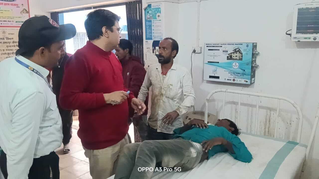 टोटो पलटने से पिता व पुत्र जख्मी, रेफर