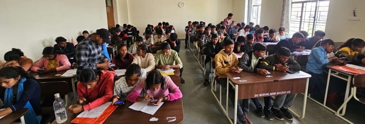 इंजीनियरिंग कॉलेज में हुई गणित व विज्ञान प्रतिभा खोज परीक्षा, सैकड़ों छात्रों ने लिया भाग