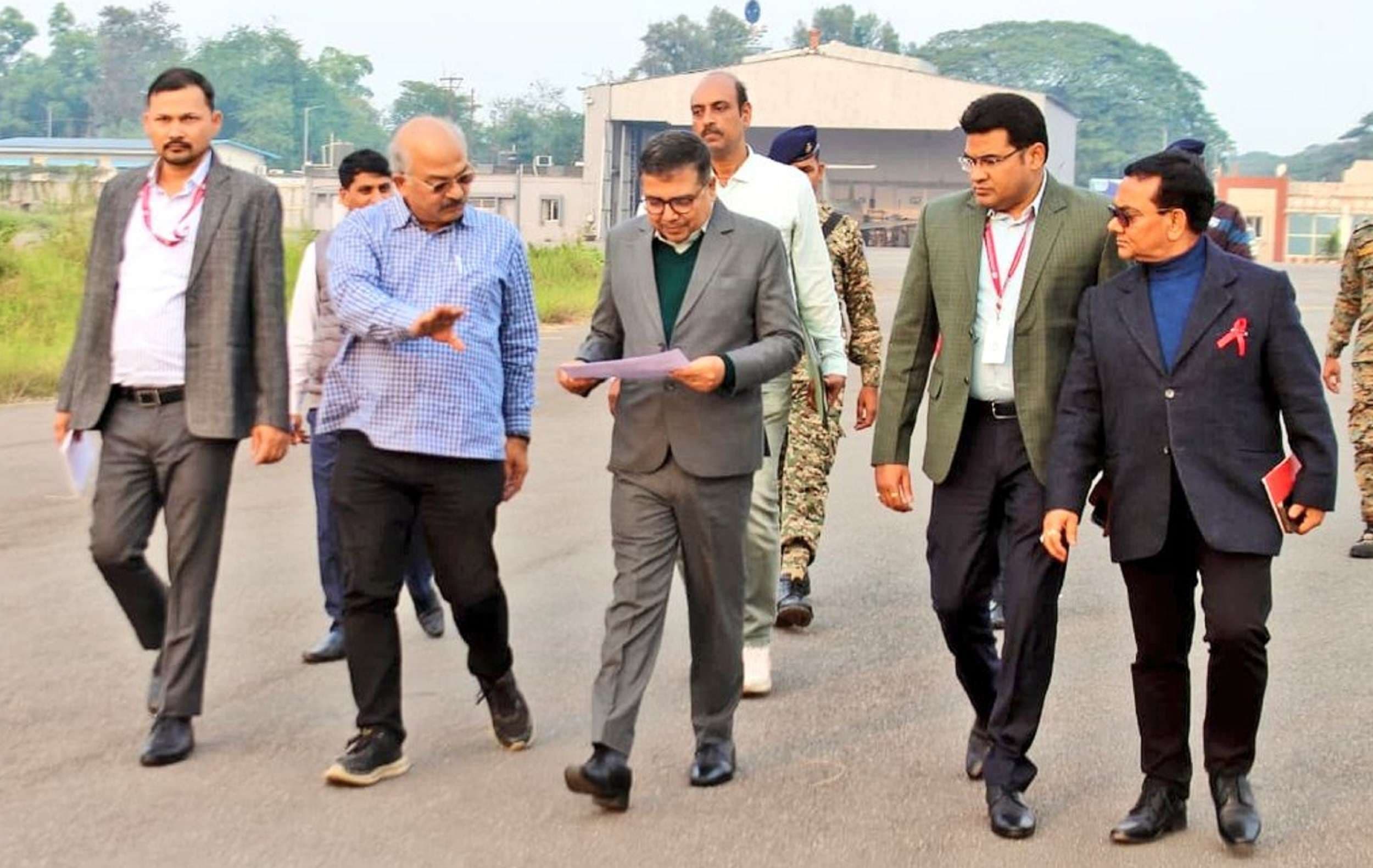 Bokaro News : एयरपोर्ट का काम तय समय पर करे एएआइ व बीएसएल : डीसी