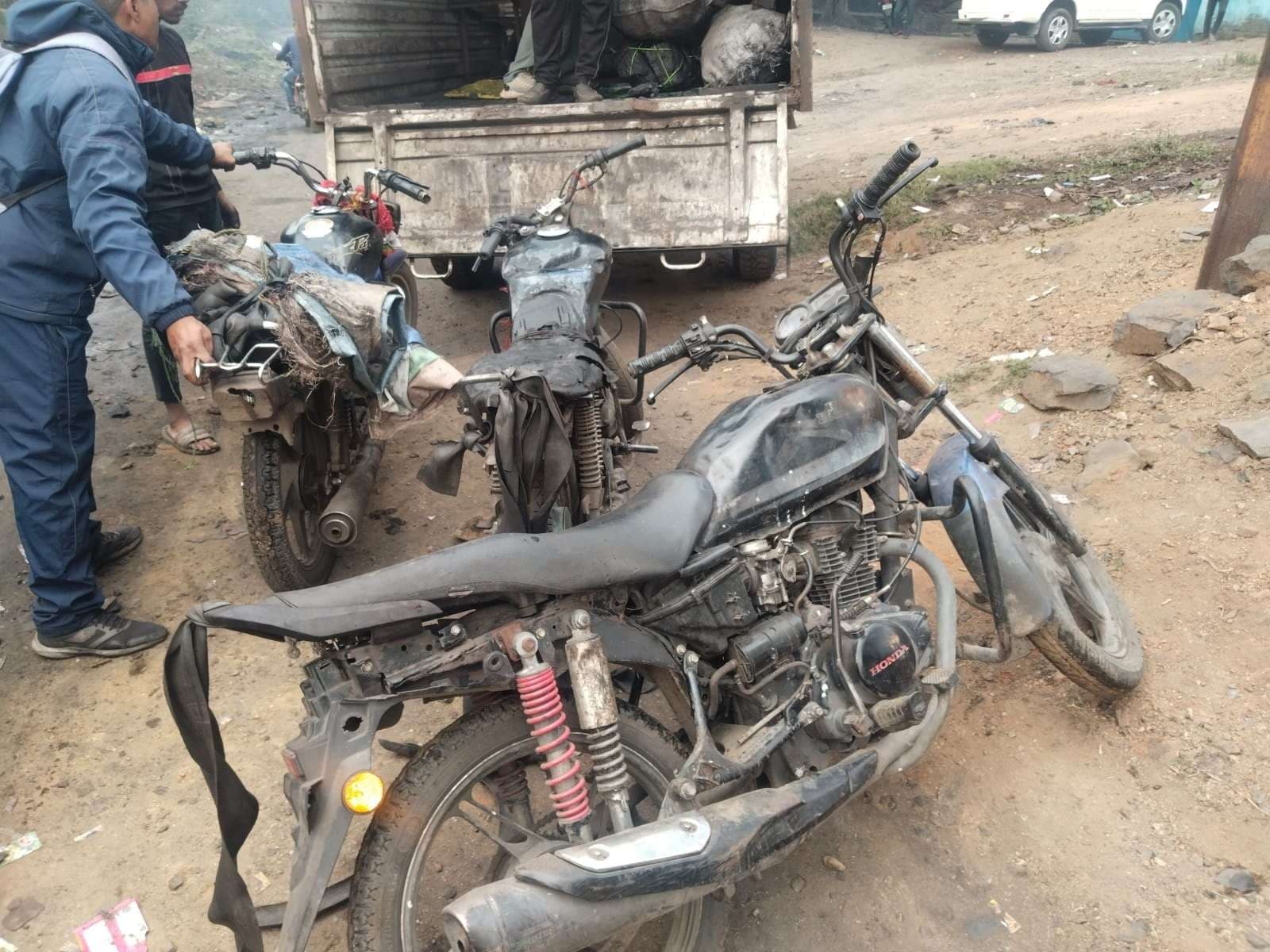 Bokaro News : अवैध कोयला लदी तीन मोटरसाइकिलें जब्त