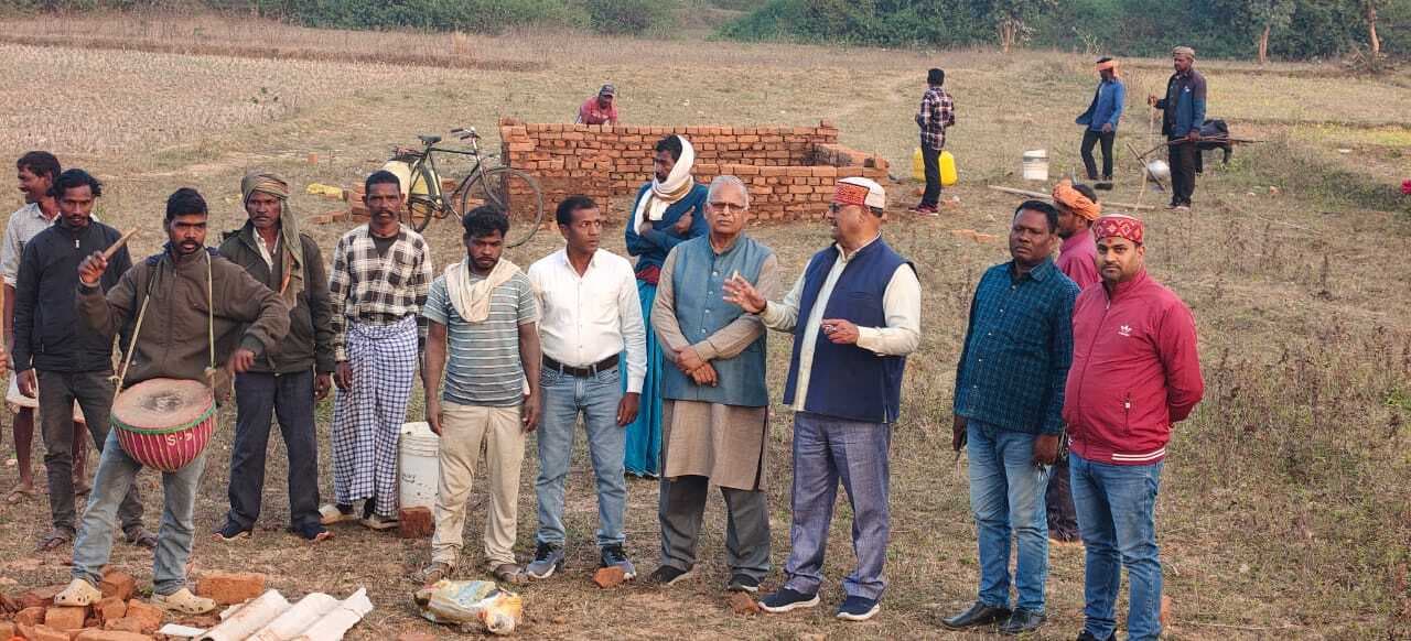 Giridih News :तूल पकड़ता जा रहा आदिवासियों के घर तोड़े जाने का मामला