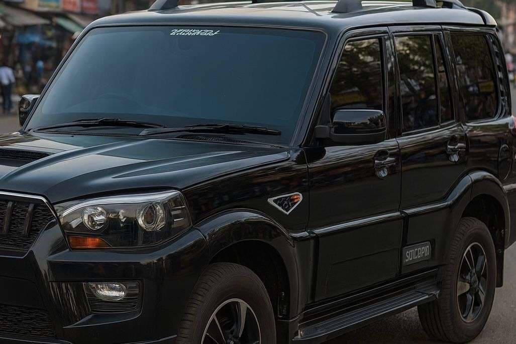 Giridih News :गिरिडीह की सड़कों पर धड़ल्ले से दौड़ रहे ब्लैक फिल्म लगे वाहन