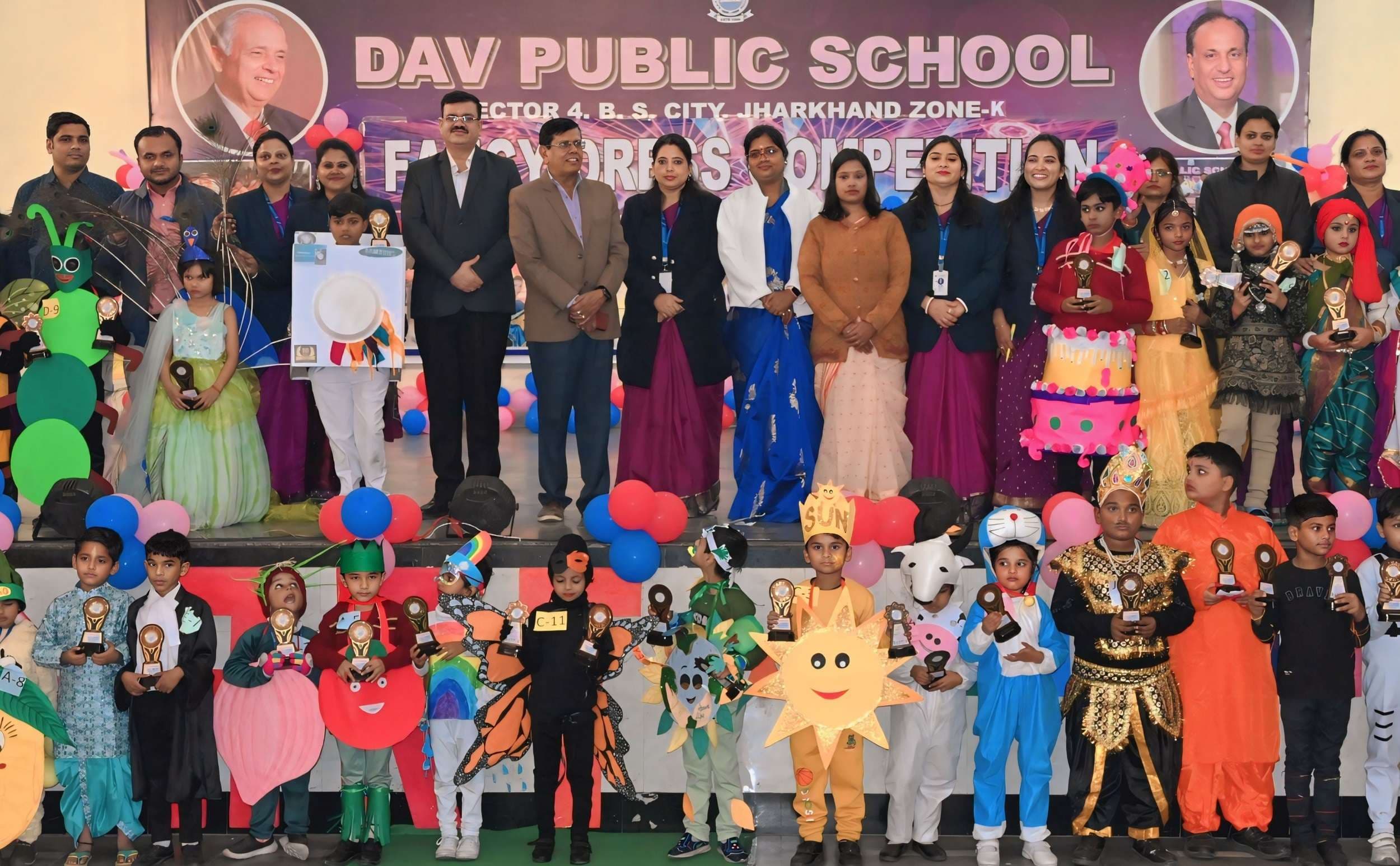 Bokaro News : नौनिहालों ने परिधानों और रचनात्मकता से मोहा मन