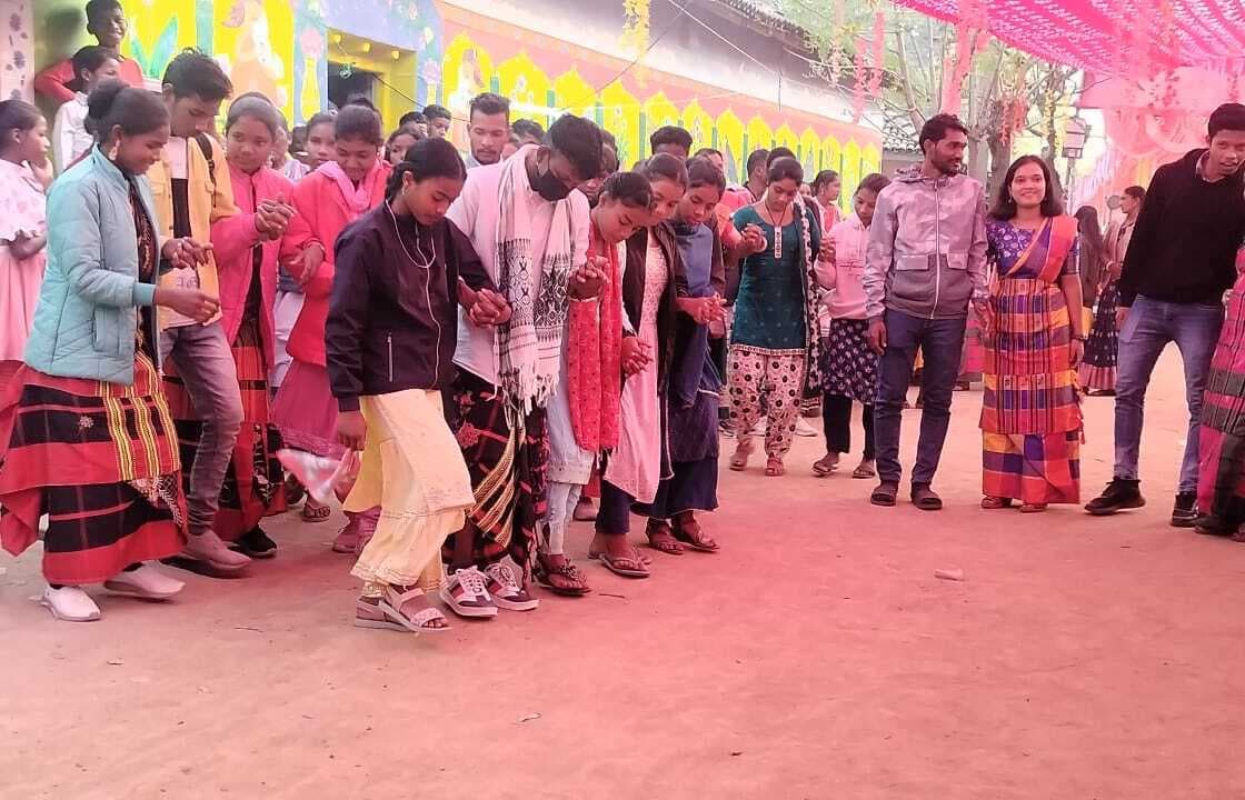 Seraikela Kharsawan News : सांस्कृतिक विरासत को नयी पीढ़ी तक पहुंचा रहा ‘जील जोम’