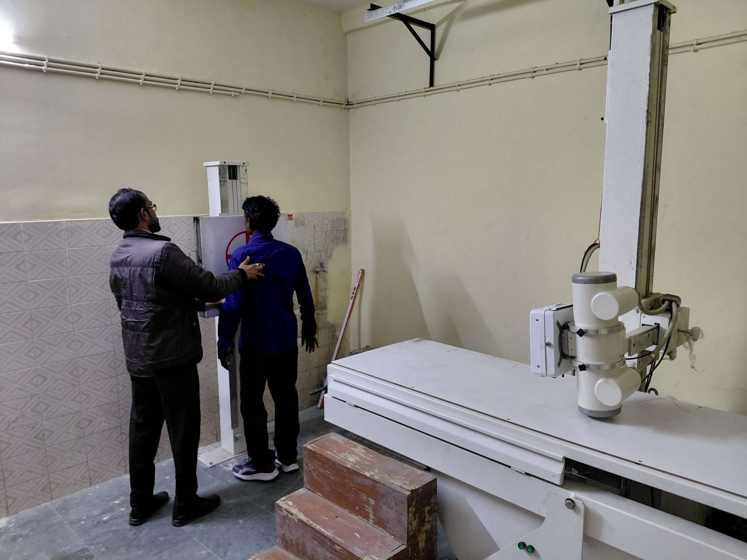 Dhanbad News: एक महीने बाद सदर अस्पताल में एक्स-रे शुरू, पर बिजली कटते ही बंद हो जाती है मशीन, परेशानी