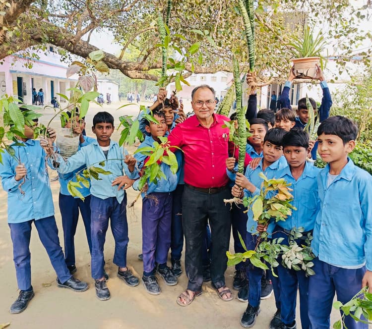 मगहां उत्क्रमित मध्य विद्यालय को ग्रीन विद्यालय बनाने का संकल्प