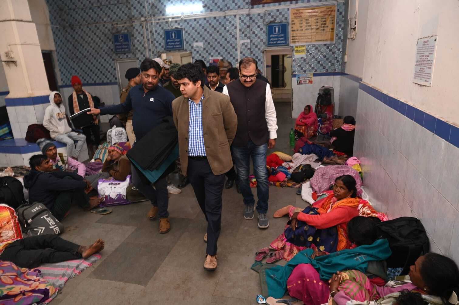 डीसी ने कंबल और अलाव व्यवस्था के दिये निर्देश