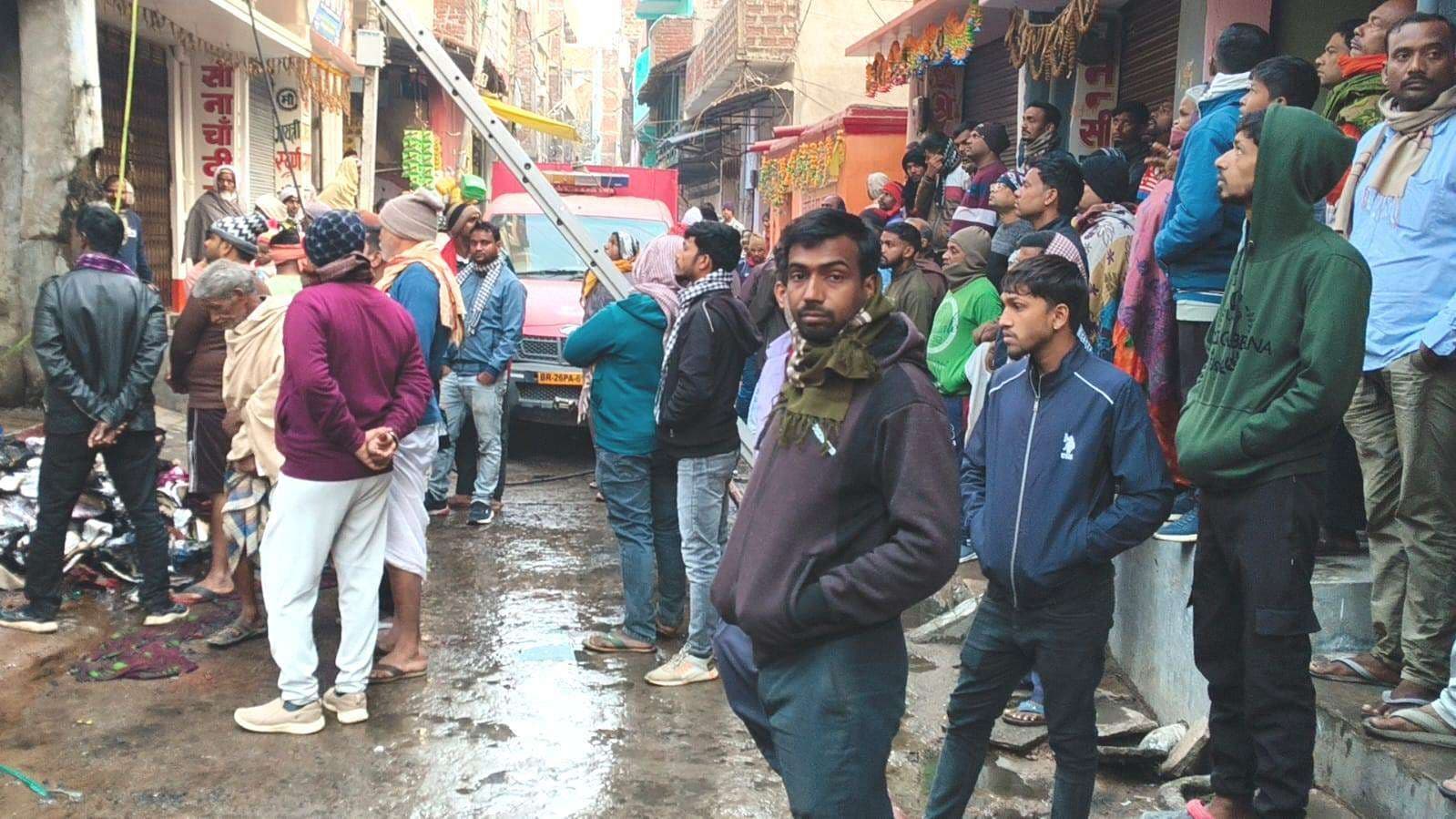 दाउदनगर में कपड़ा दुकान के गोदाम में लगी आग, करीब एक करोड़ की संपत्ति को नुकसान