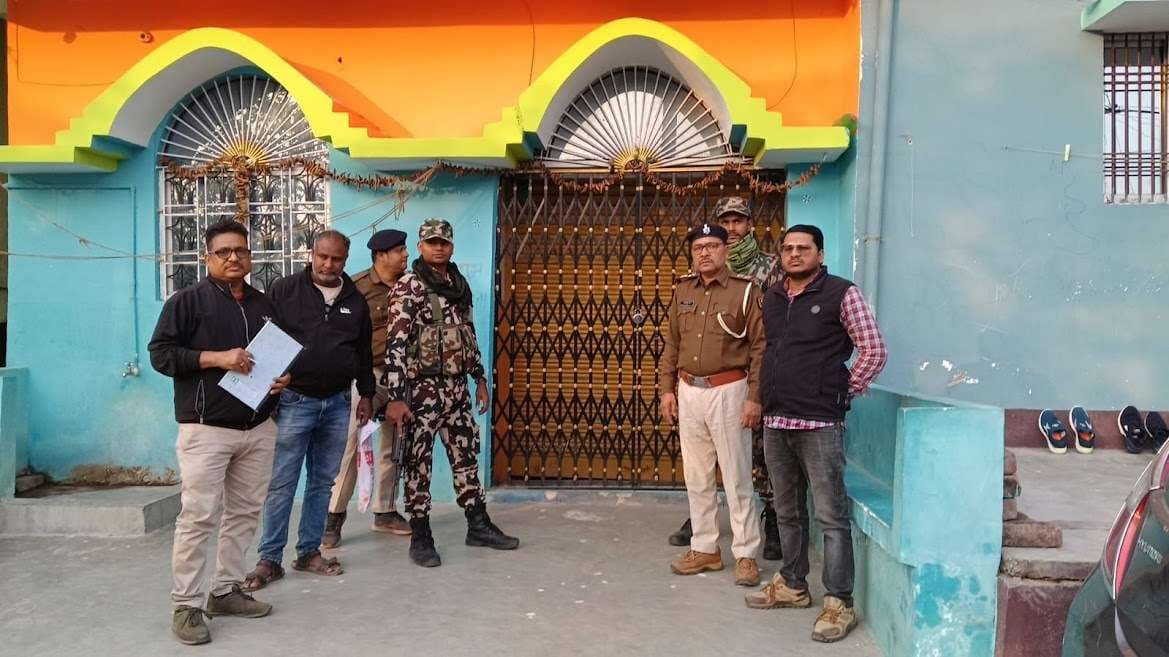 गोह में अवैध अल्ट्रासाउंड सेंटर सील, दिनभर मचा रहा हड़कंप