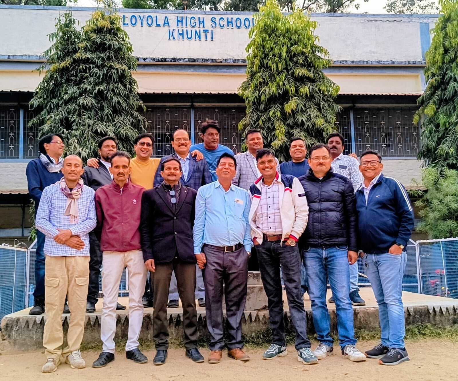 30 साल बाद मिले, स्कूल के दिनों को किया याद