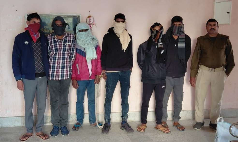 चार तस्कर समेत दो शराबियों को किया गिरफ्तार