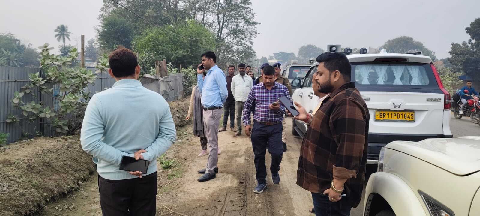 स्टेट हाईवे-58 गांधी चौक मुख्य मार्ग पर गंदा जमा पानी का नाला निर्माण कराकर होगा स्थायी निदान-डीडीसी